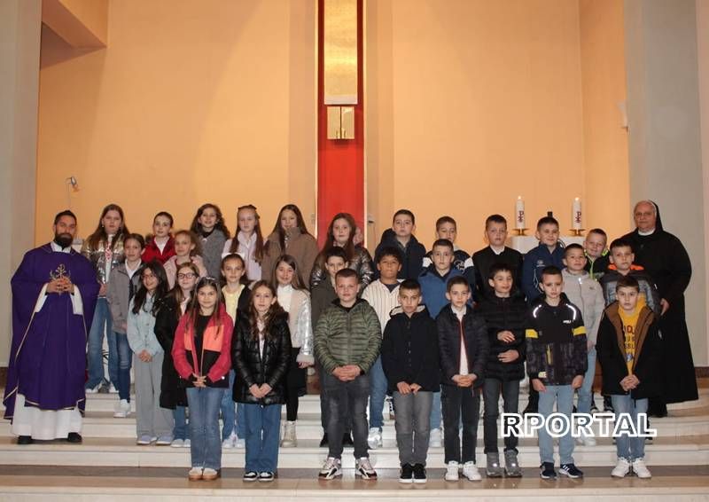 Foto: Predstavljanje prvopričesnika u župi Prozor