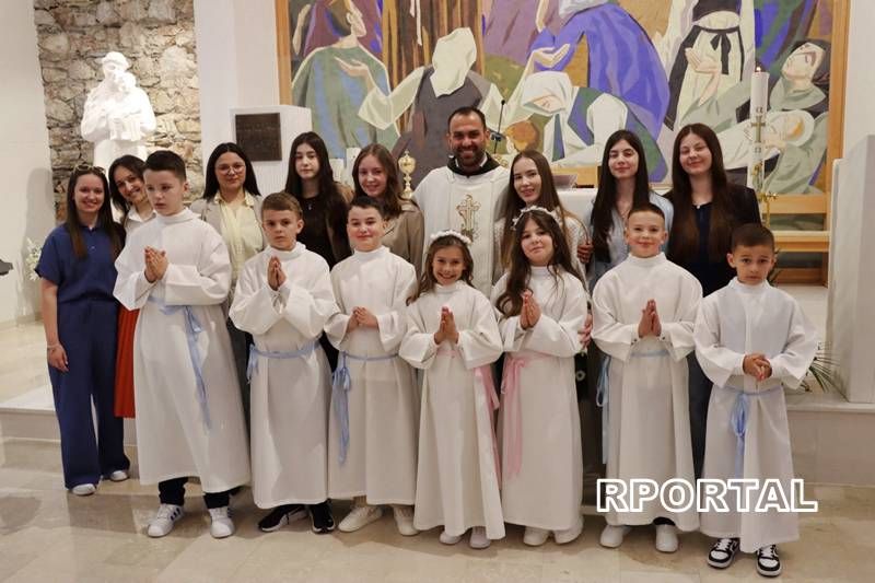 Foto: Prva pričest u župi Gračac