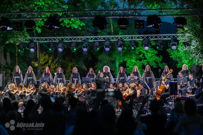 Veličanstven koncert Čuvarica, Simfonijskog orkestra i Rock band-a