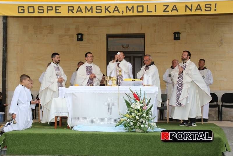 Na Šćitu započela trodnevnica, Mladu misu slavio p. Marko Petričević