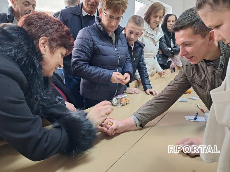 Foto: Turnir u tucanju jajima na Orašcu