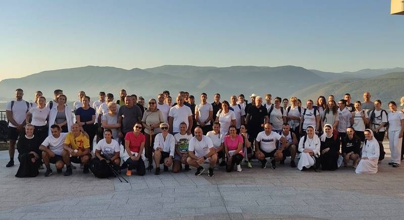 Foto: Ramski hodočasnici jutros krenuli pješice u Sinj