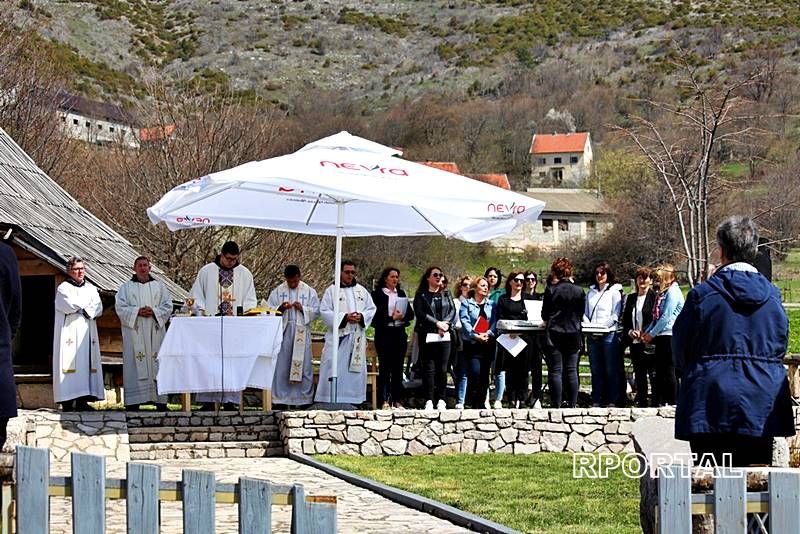 Foto: Okupljanje Rumbočana i sv. misa na Zahumu
