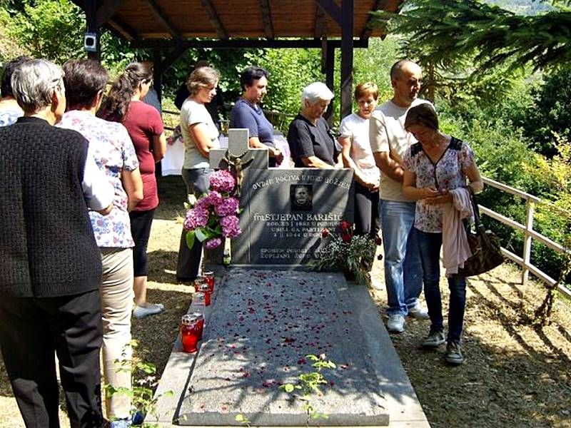 Tradicionalno hodoča&scaron;će na grob fra Stjepana Bare&scaron;ića u Donjoj Vasti: Sjećanje na život i mučeni&scaron;tvo